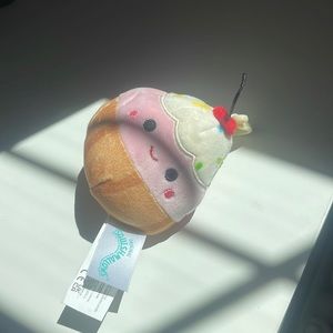 Cupcake Squashmallow Keychain